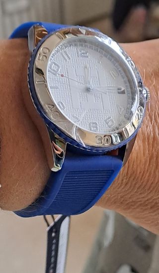Reloj Tommy Hilfiger sin estrenar con etiquetas