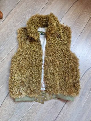 La chaqueta de piel natural. Size L
