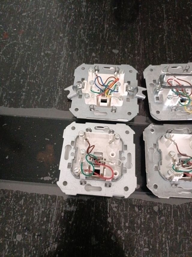 Lote 4 tomas teléfono SIMON 31