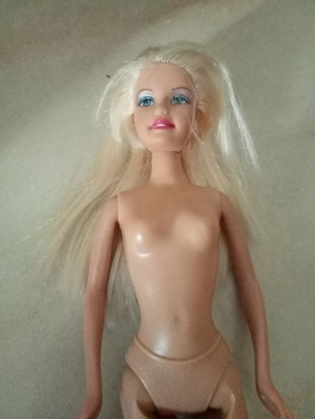 Muñeca tipo Barbie