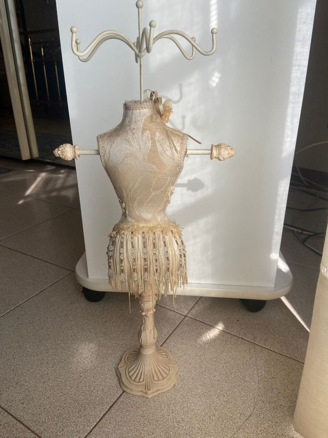 Manichino portagioie Altezza 52 cm.