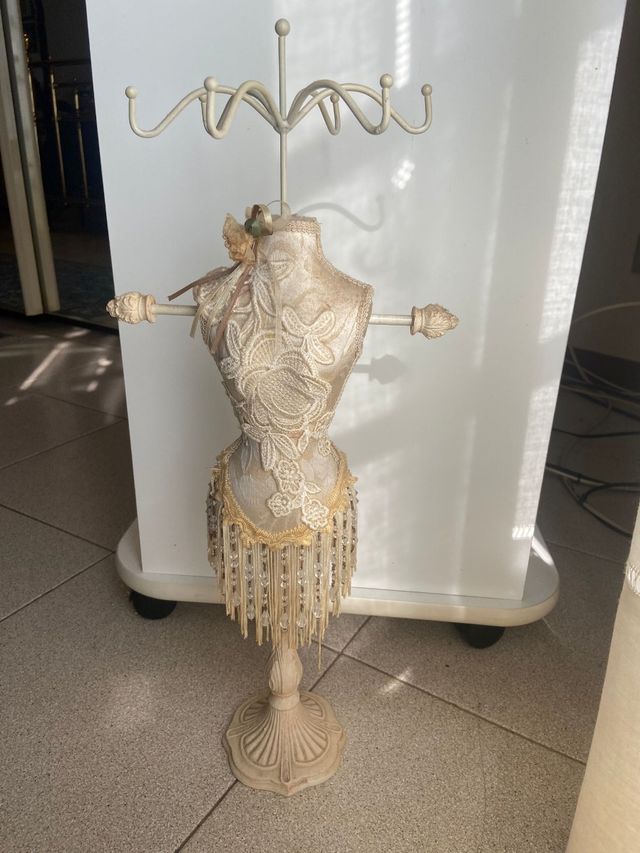 Manichino portagioie Altezza 52 cm.