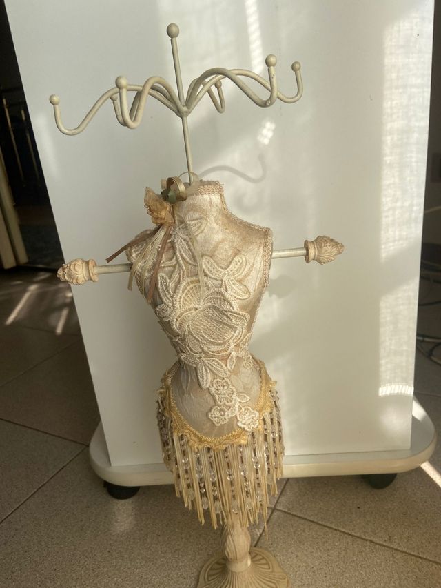 Manichino portagioie Altezza 52 cm.