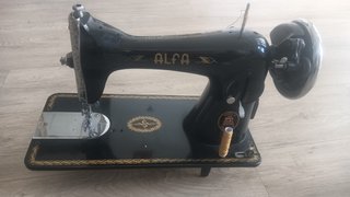 Alfa maquina de coser antigua año 61