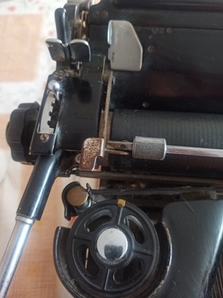 MAQUINA DE ESCRIBIR