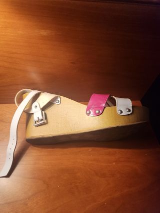 Sandalias con cuña de madera 