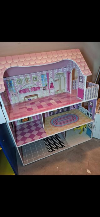 Casita de muñecas de madera