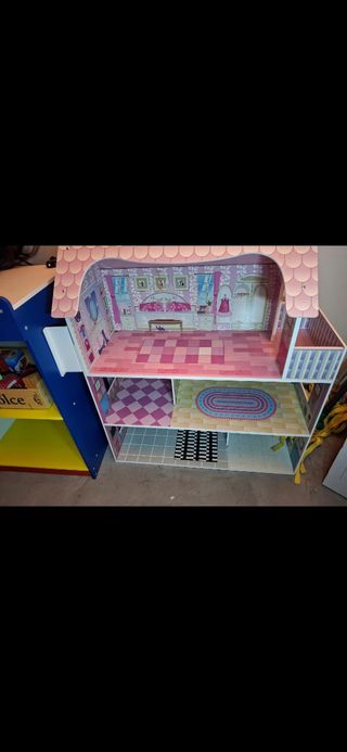 Casita de muñecas de madera