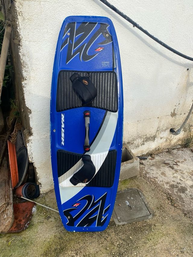 Tabla de Windsurf Naish TTpro134 + Cometa  accesr
