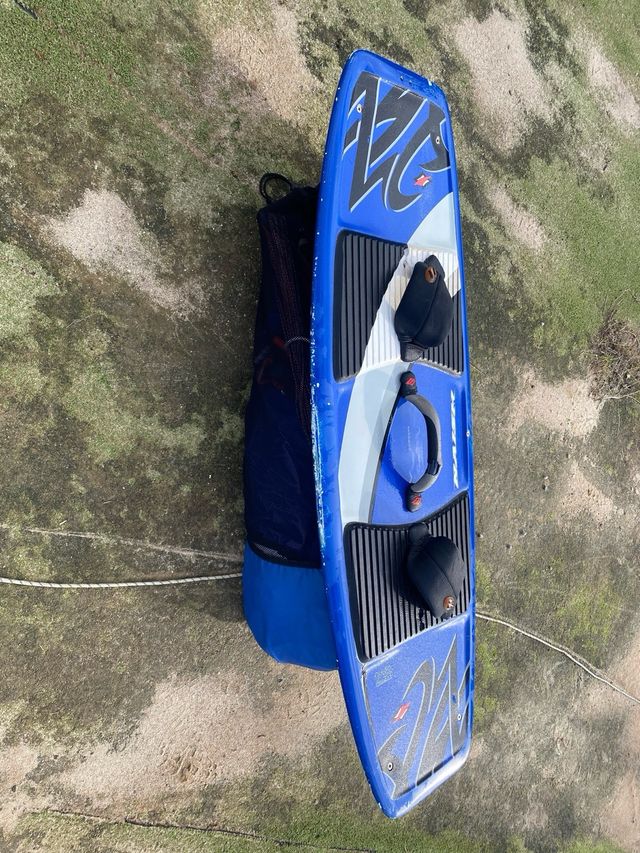 Tabla de Windsurf Naish TTpro134 + Cometa  accesr