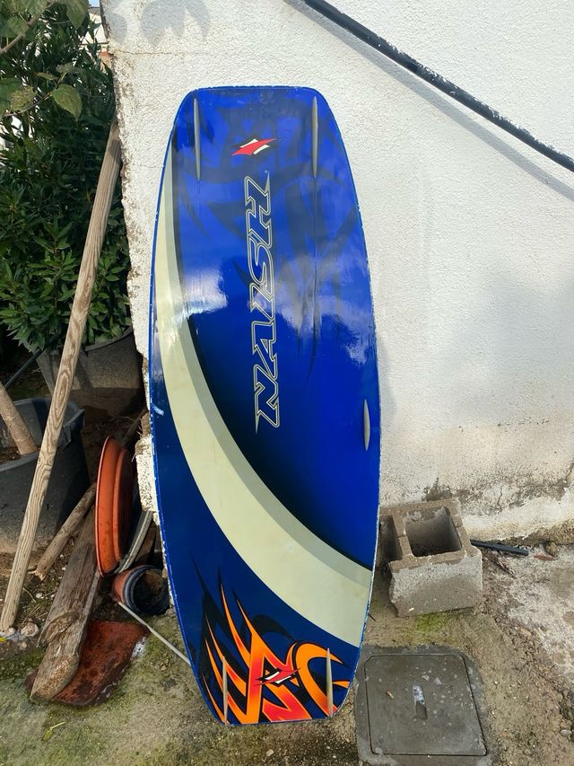 Tabla de Windsurf Naish TTpro134 + Cometa  accesr
