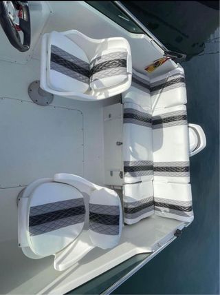 Barco beneteau pantalan opcional 