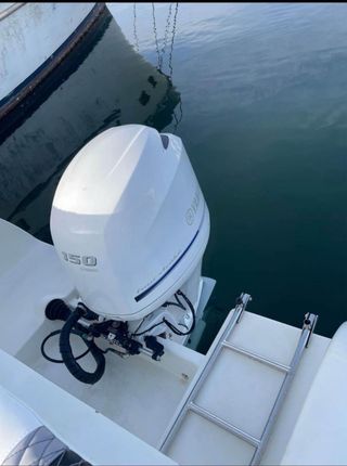 Barco beneteau pantalan opcional 