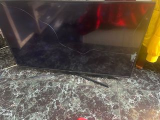 Samsung Smart Tv 54,6” (pantalla rota)