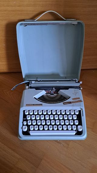 Máquina de escribir hermes baby