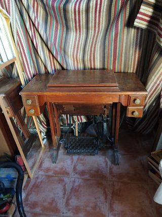 Maquina de coser antigua