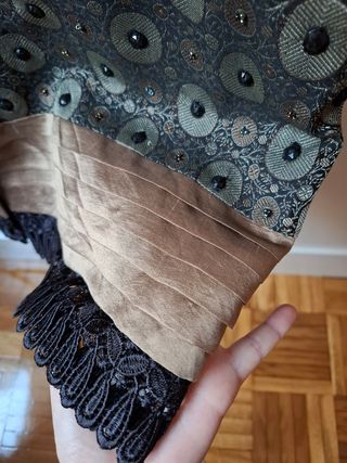 Vestido de fiesta negro con abalorios