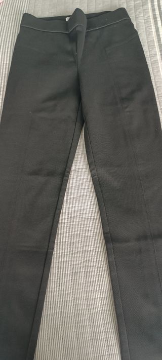 Pantalón ajustado tipo malla 