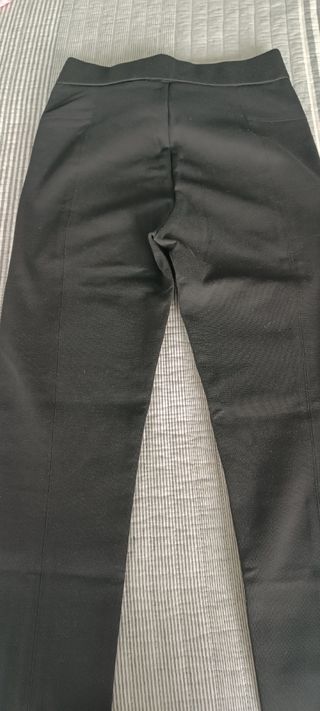 Pantalón ajustado tipo malla 