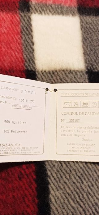 Mantas cuadros rojas, nuevas a estrenar