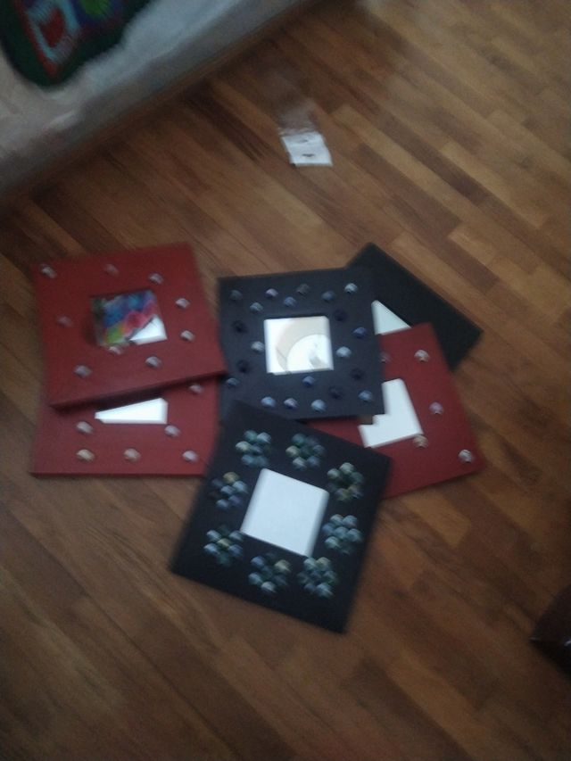 Sei quadri Ikea con specchio per 10€