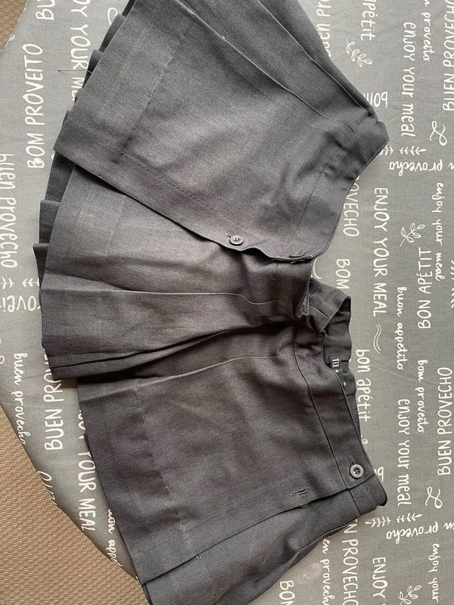 Falda gris uniforme 6-7 años