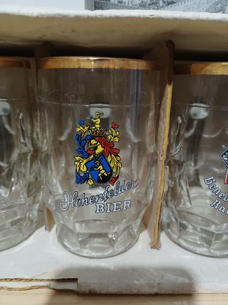 6 vecchi bicchieri da birra