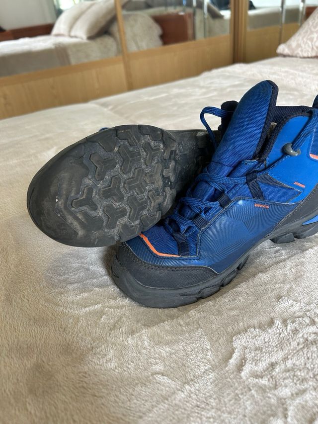 Botas niño Quechua como nuevas talla 35