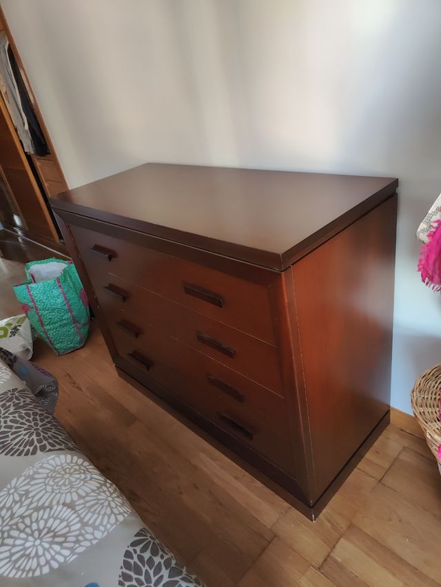 Cómoda de madera maciza