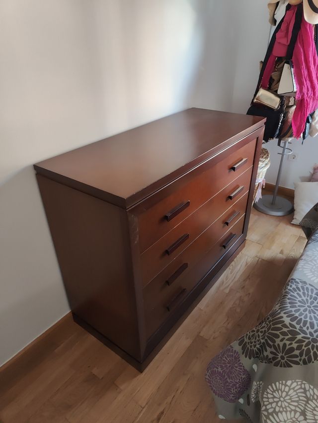Cómoda de madera maciza