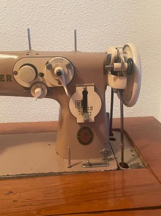 SINGER Máquina de coser, con pedal (1961)