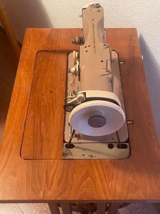SINGER Máquina de coser, con pedal (1961)