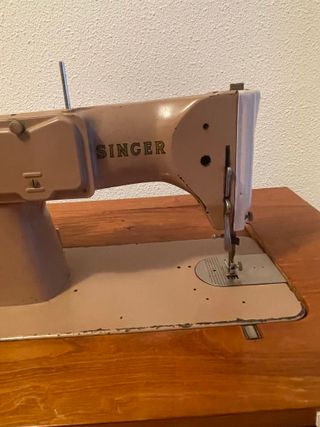 SINGER Máquina de coser, con pedal (1961)