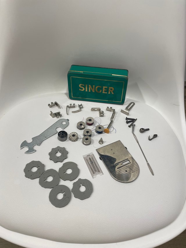 SINGER Máquina de coser, con pedal (1961)