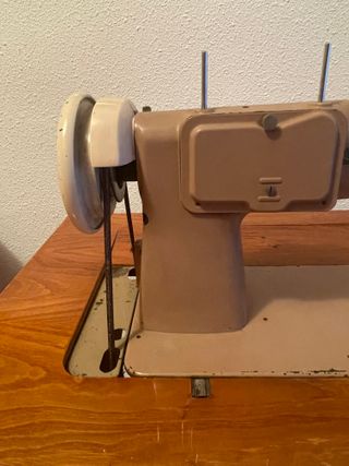 SINGER Máquina de coser, con pedal (1961)