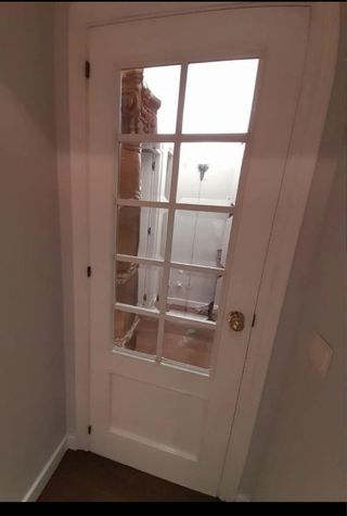 Puerta con cristal blanca madera maciza