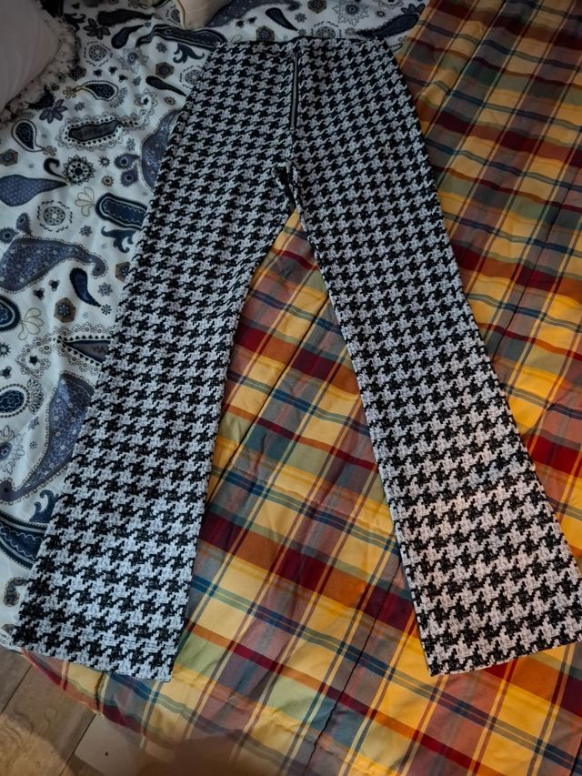 Pantalón recto nuevo.