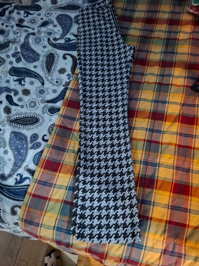 Pantalón recto nuevo.