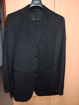 Traje de veranovio está completamente nuevo
