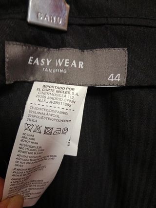 Traje de veranovio está completamente nuevo