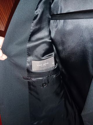 Traje de veranovio está completamente nuevo
