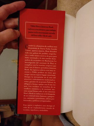 Calor desnudo (Nikki Heat) (Spanish Edition)