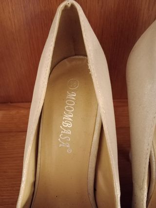 Zapatos Moombasa beige tacones