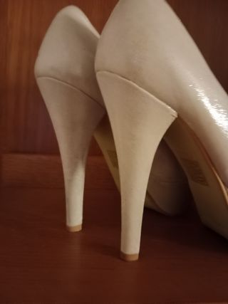 Zapatos Moombasa beige tacones