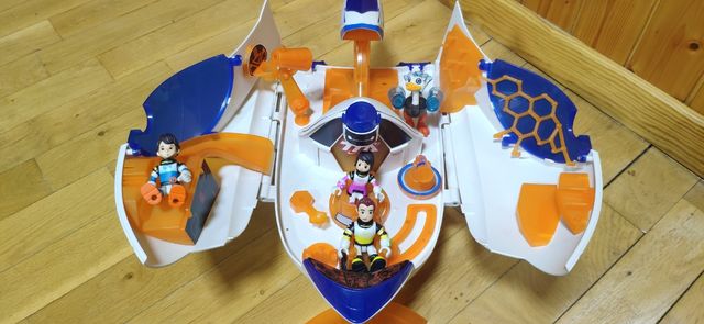 Nave espacial miles del futuro