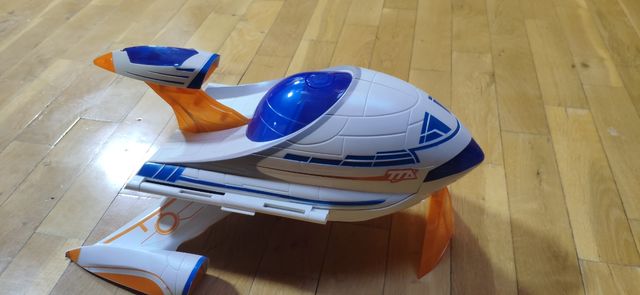 Nave espacial miles del futuro