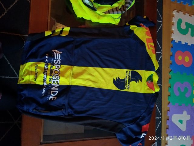 camisetas licra y ropa deportiva lluvia