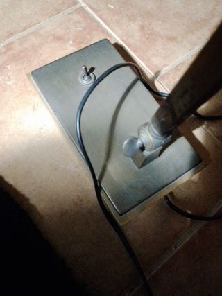 Lampara bronce  mesa despacho