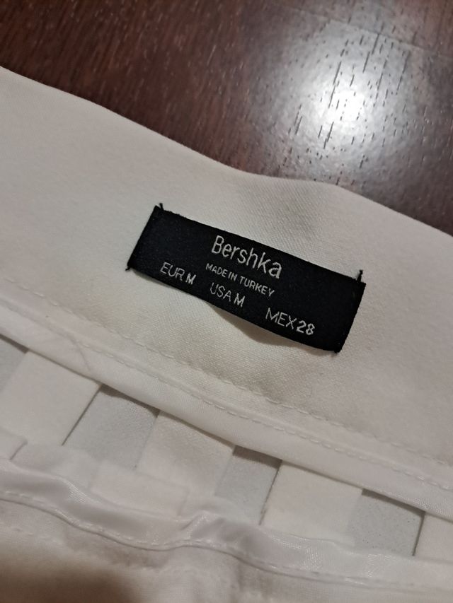 Falda blanca bershka