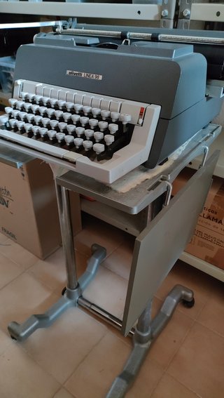 Máquina de escribir Olivetti Linea 98